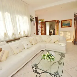 Raffinato Attico Vicino Al Mare Con Solarium Lido Di Camaiore